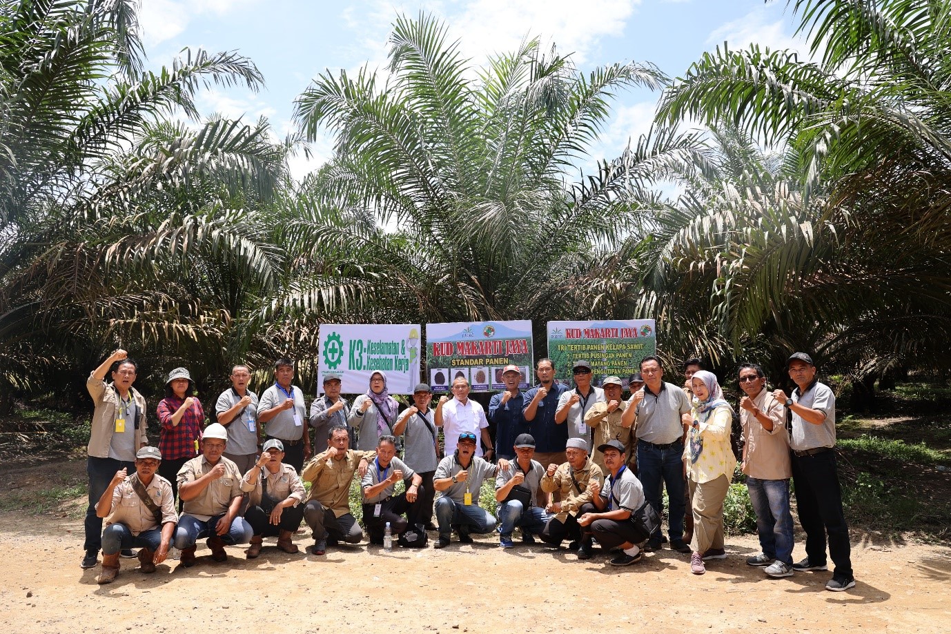 Akselerasi PSR, Petani Kalimantan Pelajari Pola Kemitraan Regional 3 PTPN IV Riau