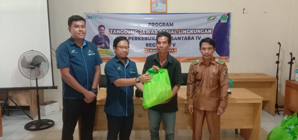 Regional V PTPN IV Serahkan Bantuan Sembako untuk Warga Tanah Laut Kalimantan Selatan