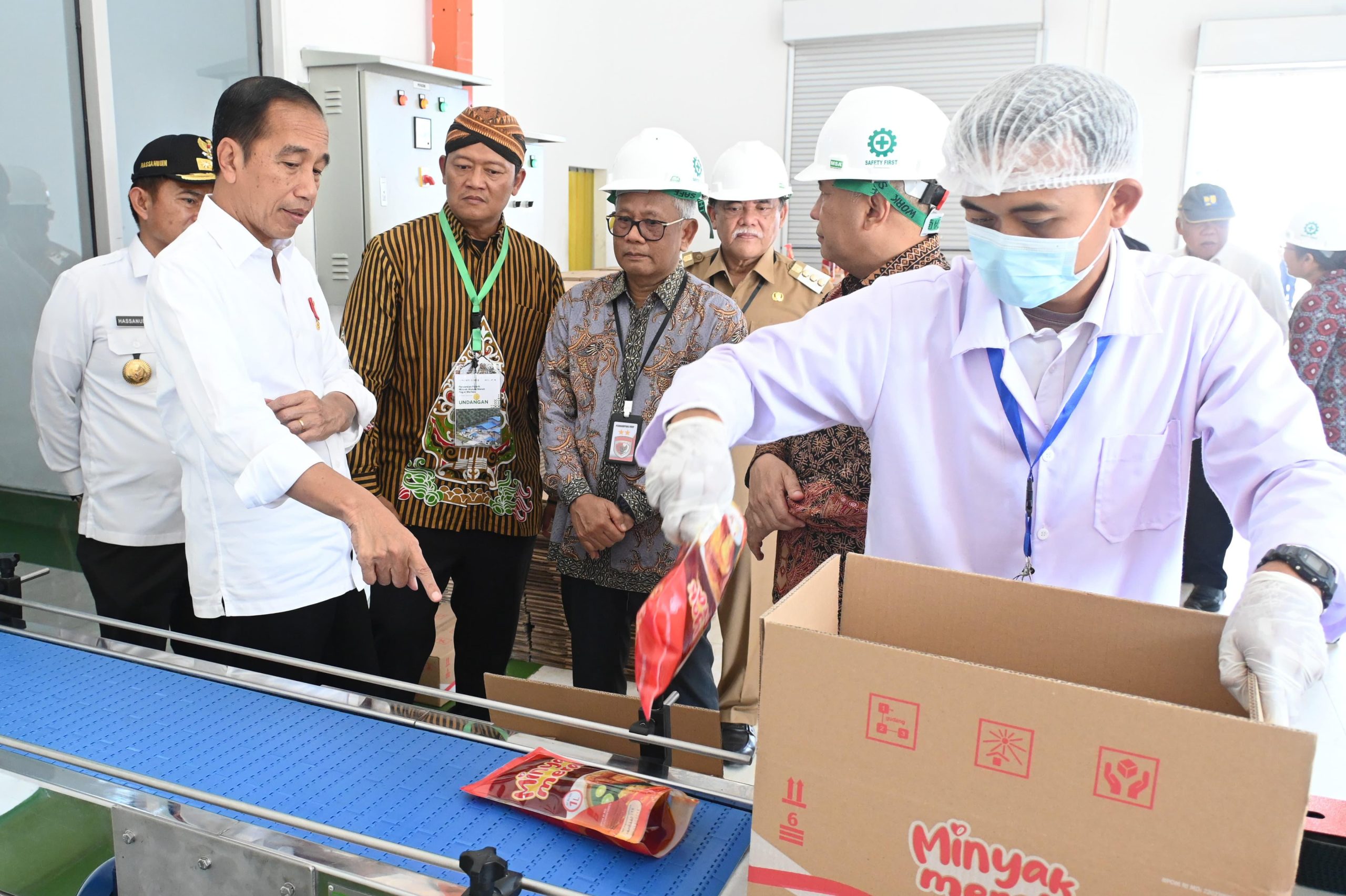 Presiden Jokowi Resmikan Pabrik Minyak Makan Merah Hasil Kolaborasi PTPN Group, Kementerian Koperasi dan UKM, serta BPDPKS