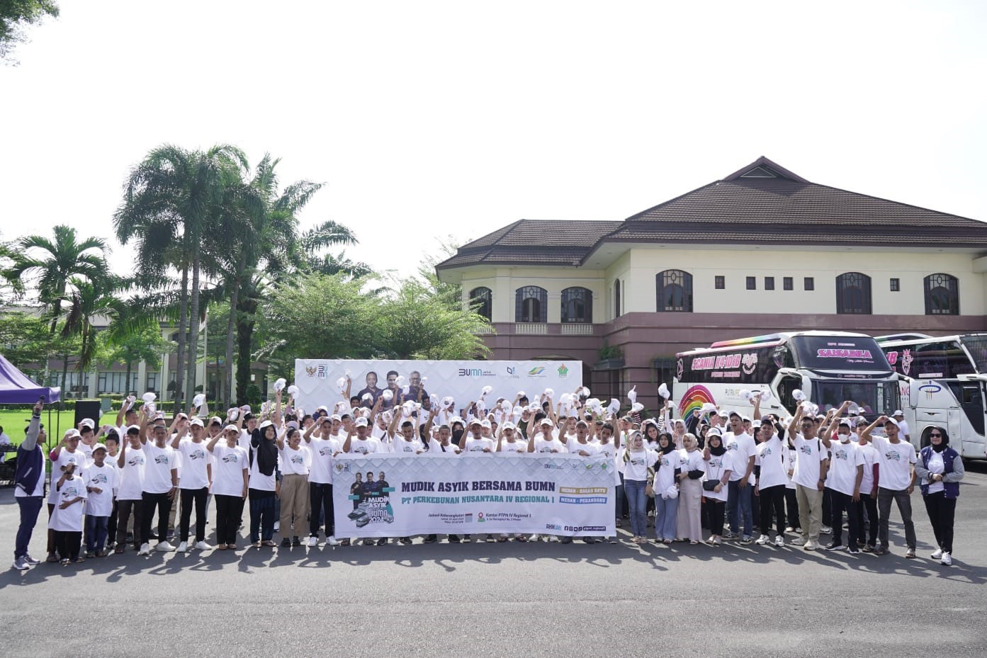 Mudik Gratis BUMN PalmCo Regional 1 PTPN IV Berangkatkan 500 Pemudik ke Tujuh Kota di Sumatra