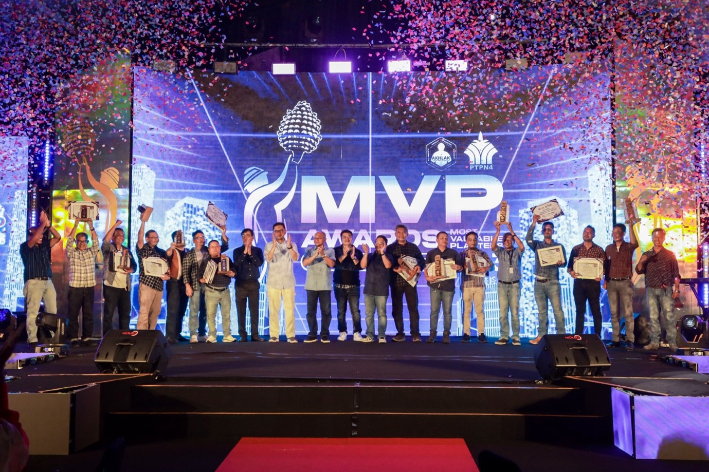 Apresiasi Kinerja, PalmCo Regional 1 Serahkan MVP Award Tahun 2023